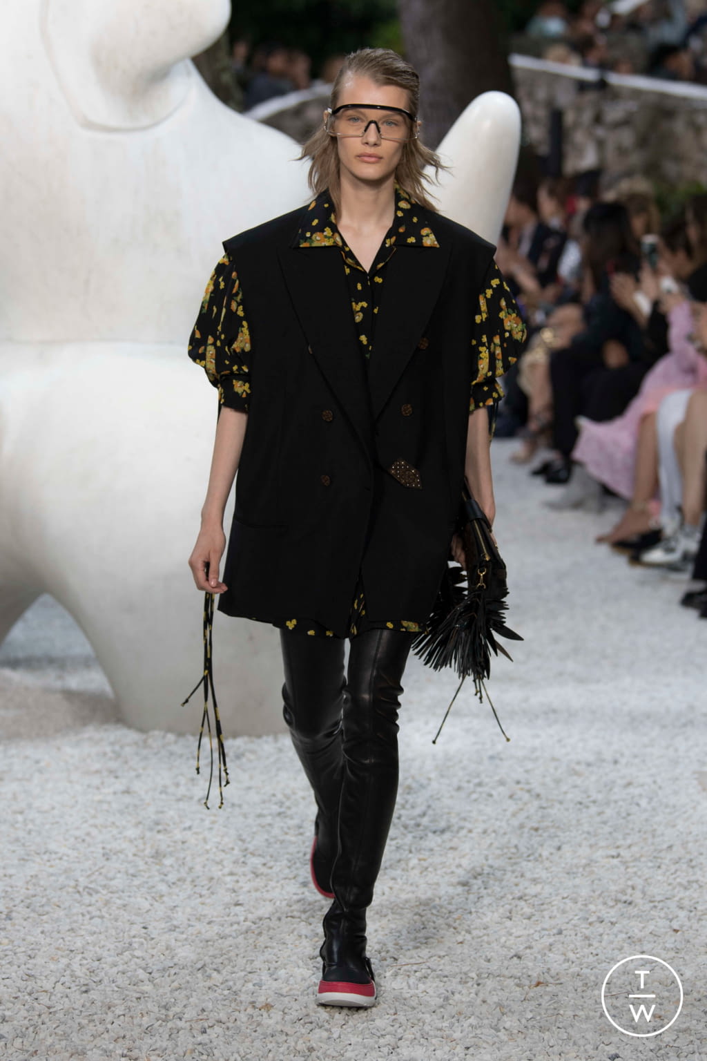 Fashion Week Paris Resort 2019 look 30 from the Louis Vuitton collection womenswear
