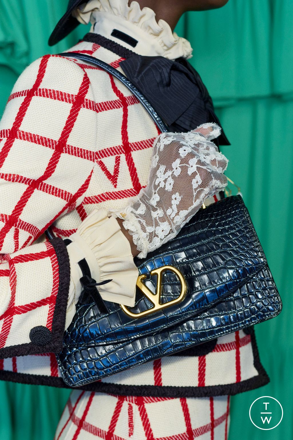 Fashion Week Paris Pre-Fall 2025 look 60 from the Valentino collection womenswear