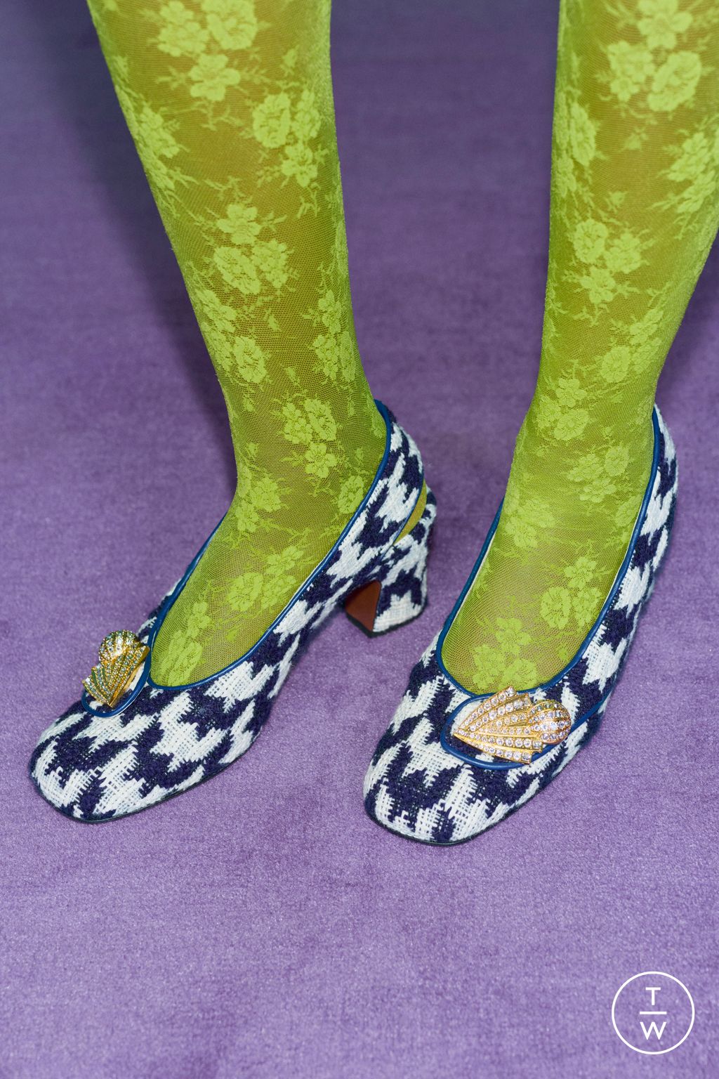 Fashion Week Paris Pre-Fall 2025 look 61 from the Valentino collection womenswear