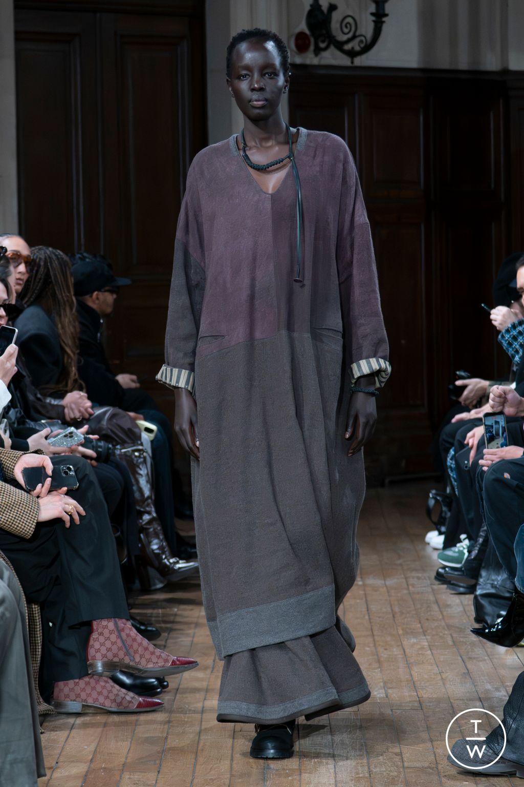 Fashion Week Paris Fall/Winter 2026 look 30 from the Ziggy Chen collection 男装