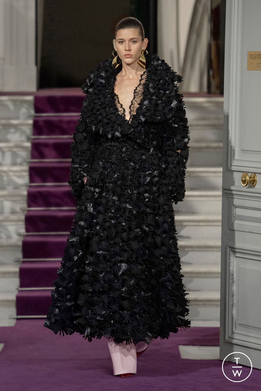Fashion Week Paris Spring/Summer 2024 look 30 from the Valentino collection couture