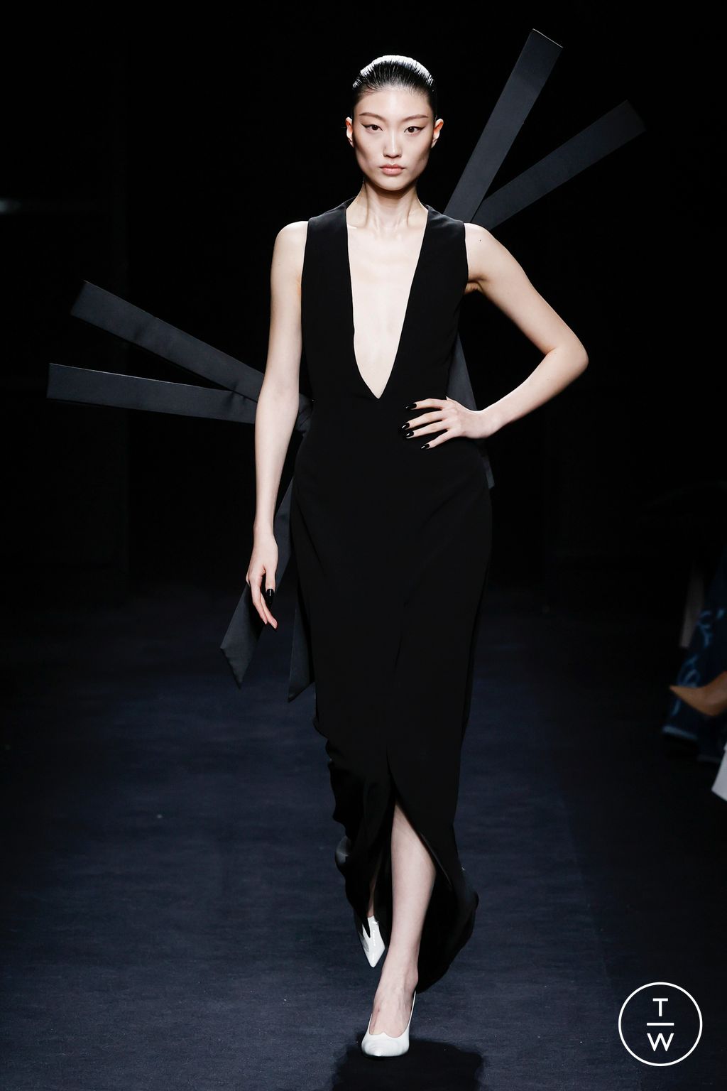 Fashion Week Paris Fall/Winter 2024 look 31 from the Nina Ricci collection 女装