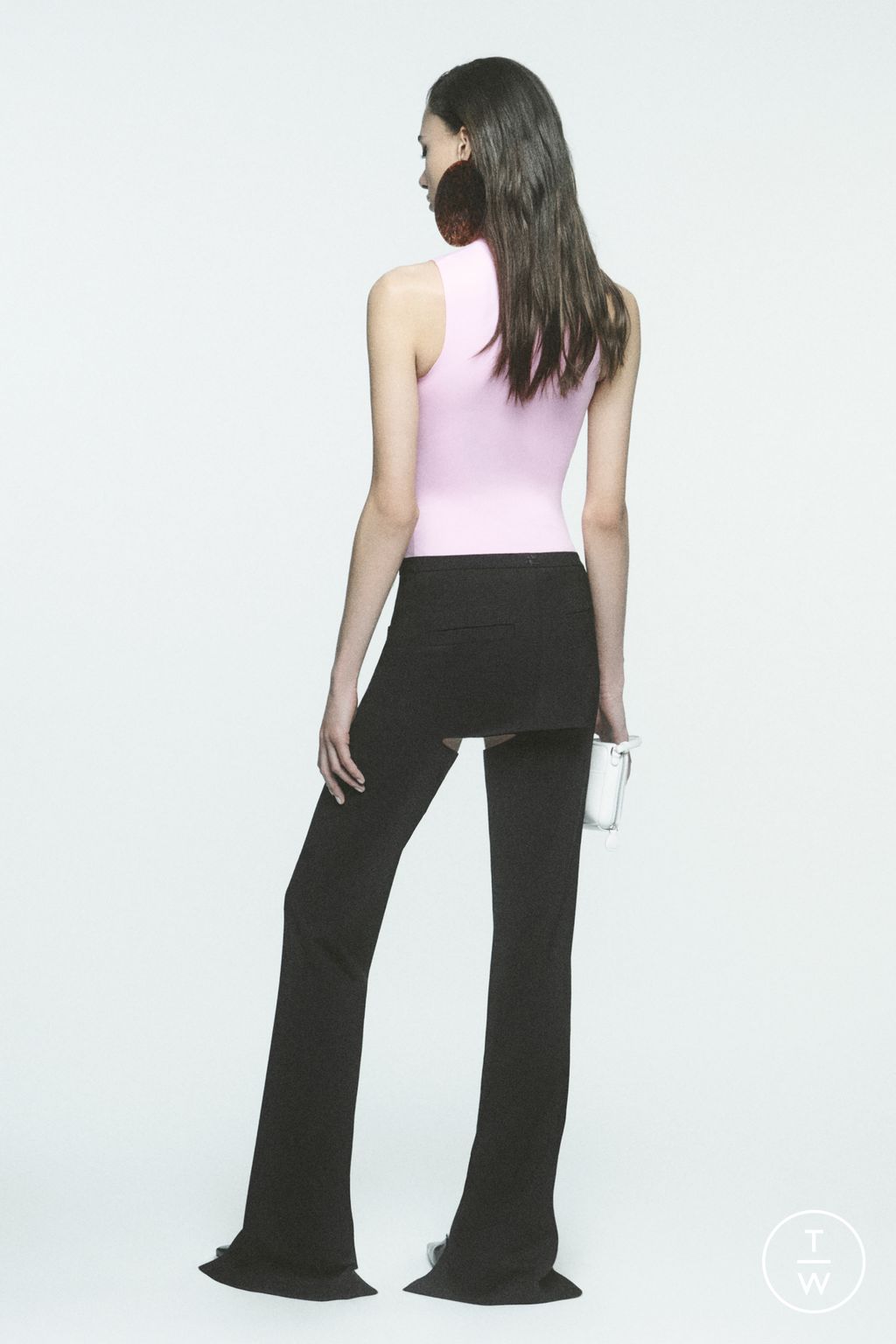 Fashion Week Paris Pre-Fall 2023 look 16 from the Courrèges collection 女装