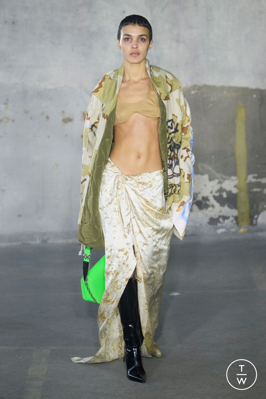 Fashion Week Paris Fall/Winter 2023 look 31 de la collection Sankuanz menswear