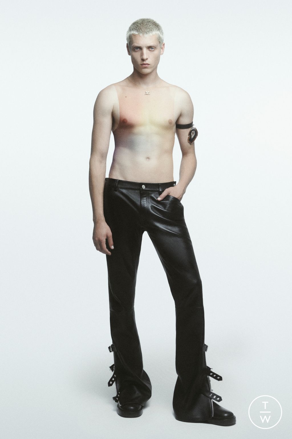 Fashion Week Paris Spring/Summer 2024 look 31 from the Courrèges collection 男装