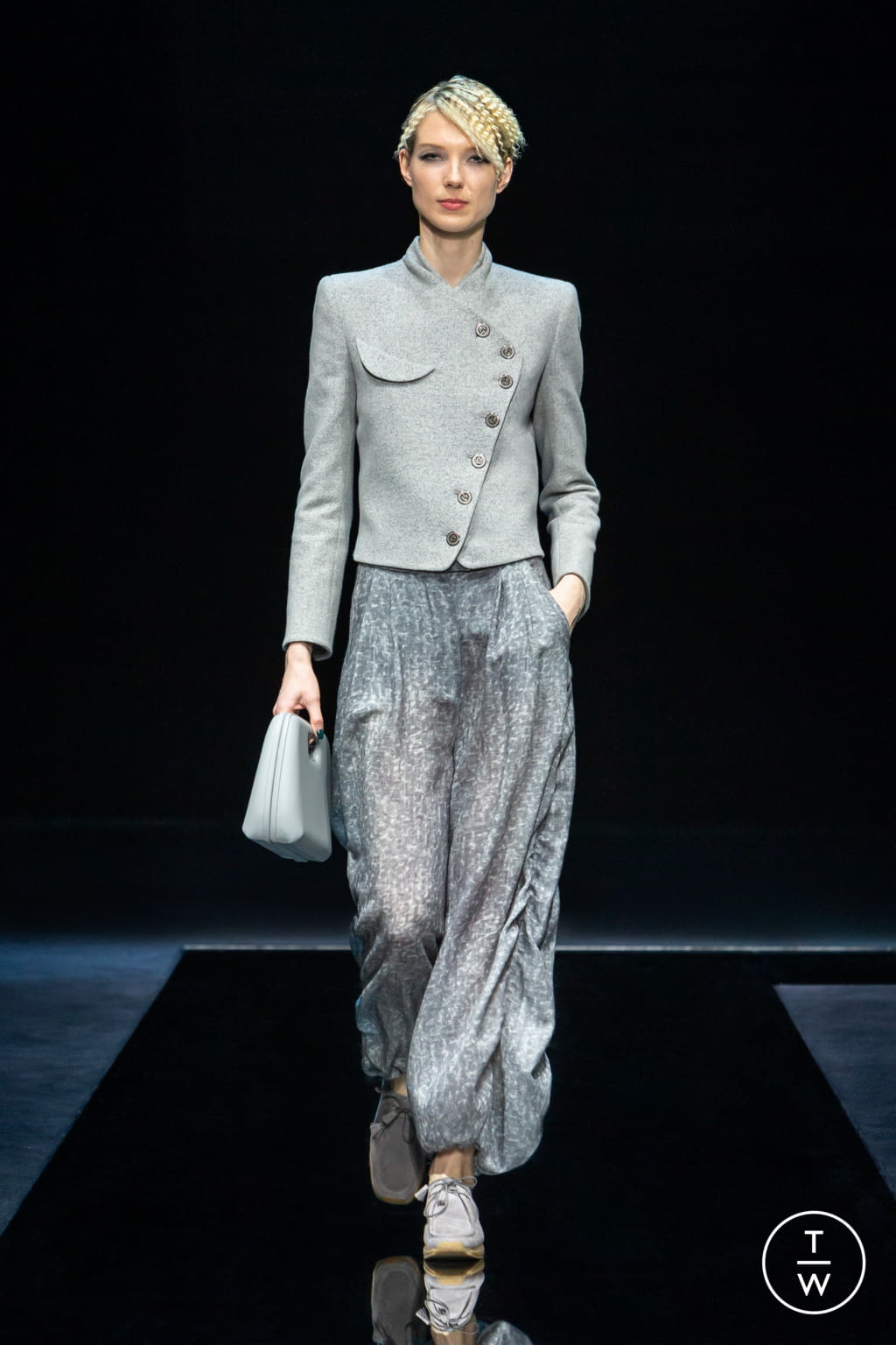 Fashion Week Milan Fall/Winter 2021 look 31 from the Giorgio Armani collection womenswear