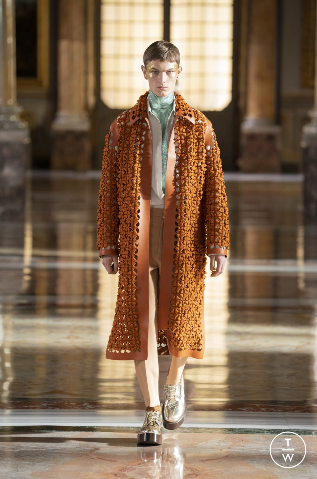 Fashion Week Paris Spring/Summer 2021 look 31 from the Valentino collection 高级定制
