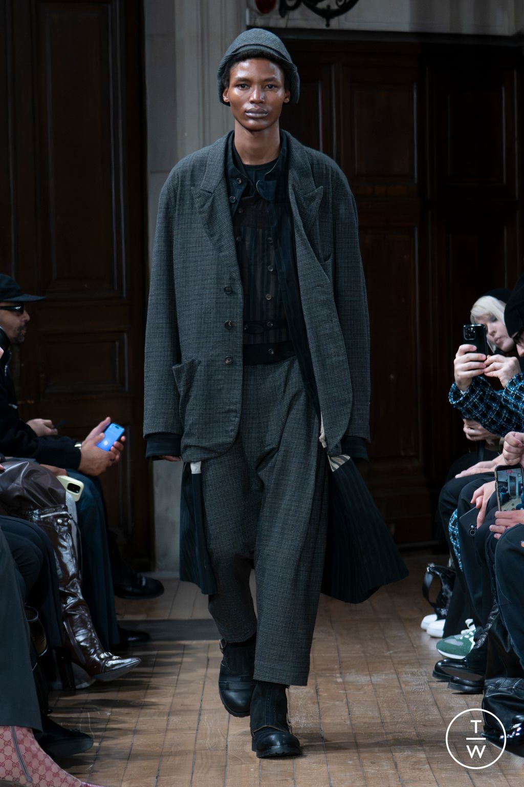Fashion Week Paris Fall/Winter 2026 look 31 from the Ziggy Chen collection 男装