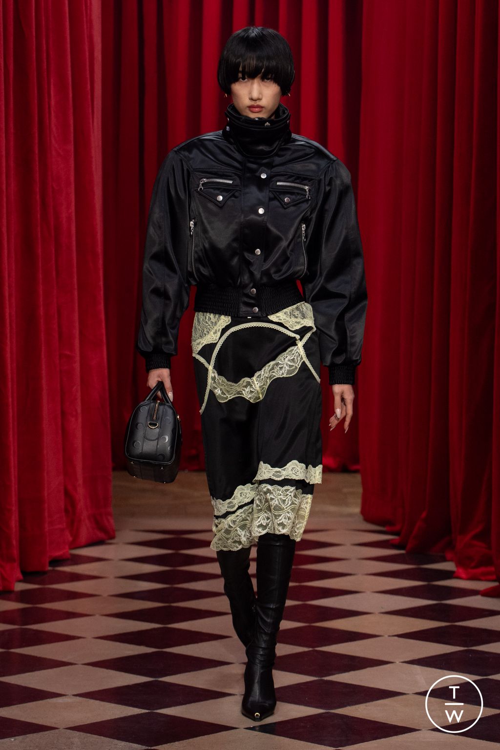 Fashion Week Paris Fall/Winter 2025 look 31 de la collection Marine Serre womenswear
