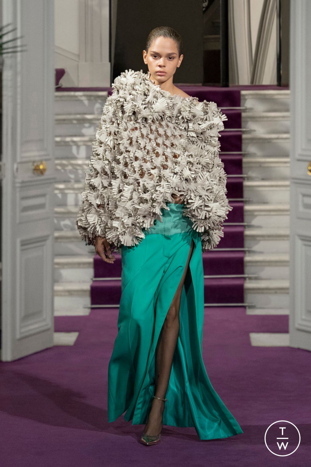Fashion Week Paris Spring/Summer 2024 look 31 from the Valentino collection couture
