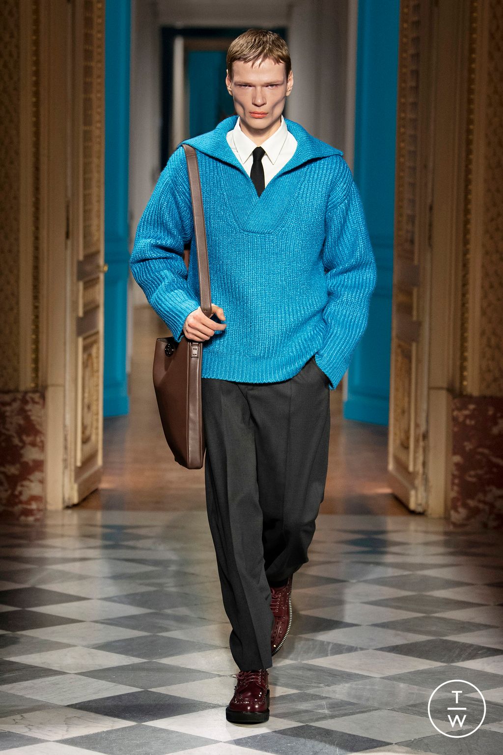 Fashion Week Paris Fall/Winter 2024 look 31 from the Valentino collection 男装