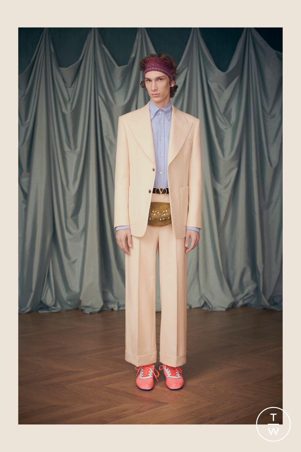 Fashion Week Paris Resort 2025 look 31 from the Valentino collection 女装