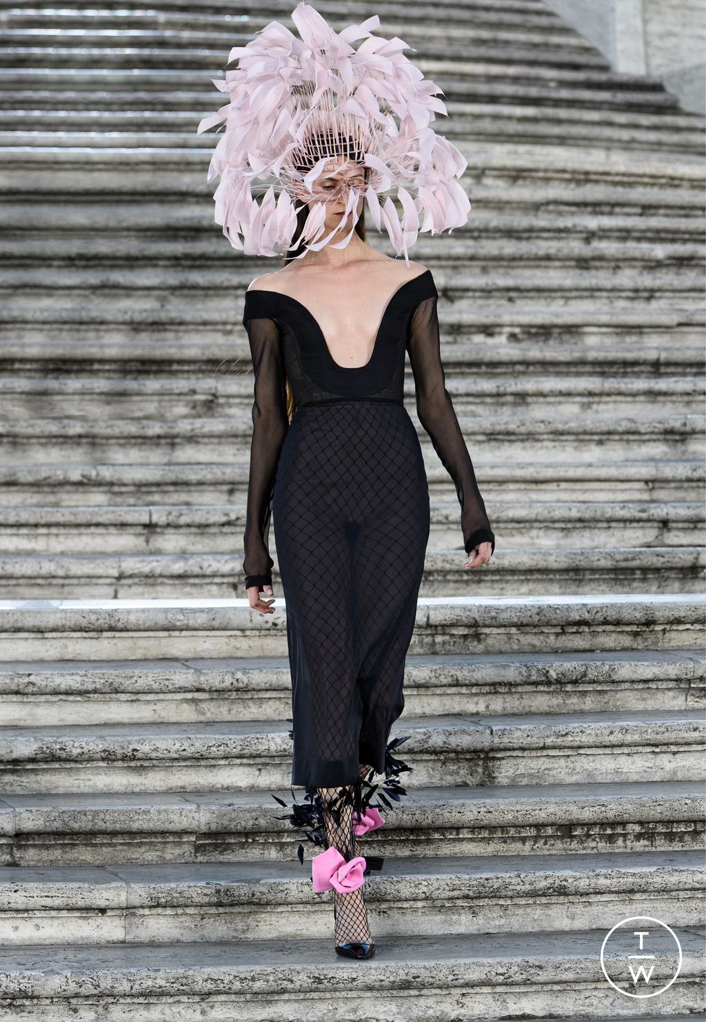 Fashion Week Paris Fall/Winter 2022 look 31 de la collection Valentino couture