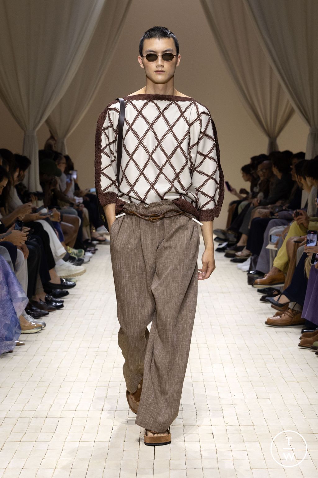 Fashion Week Milan Spring/Summer 2026 look 32 de la collection Emporio Armani menswear