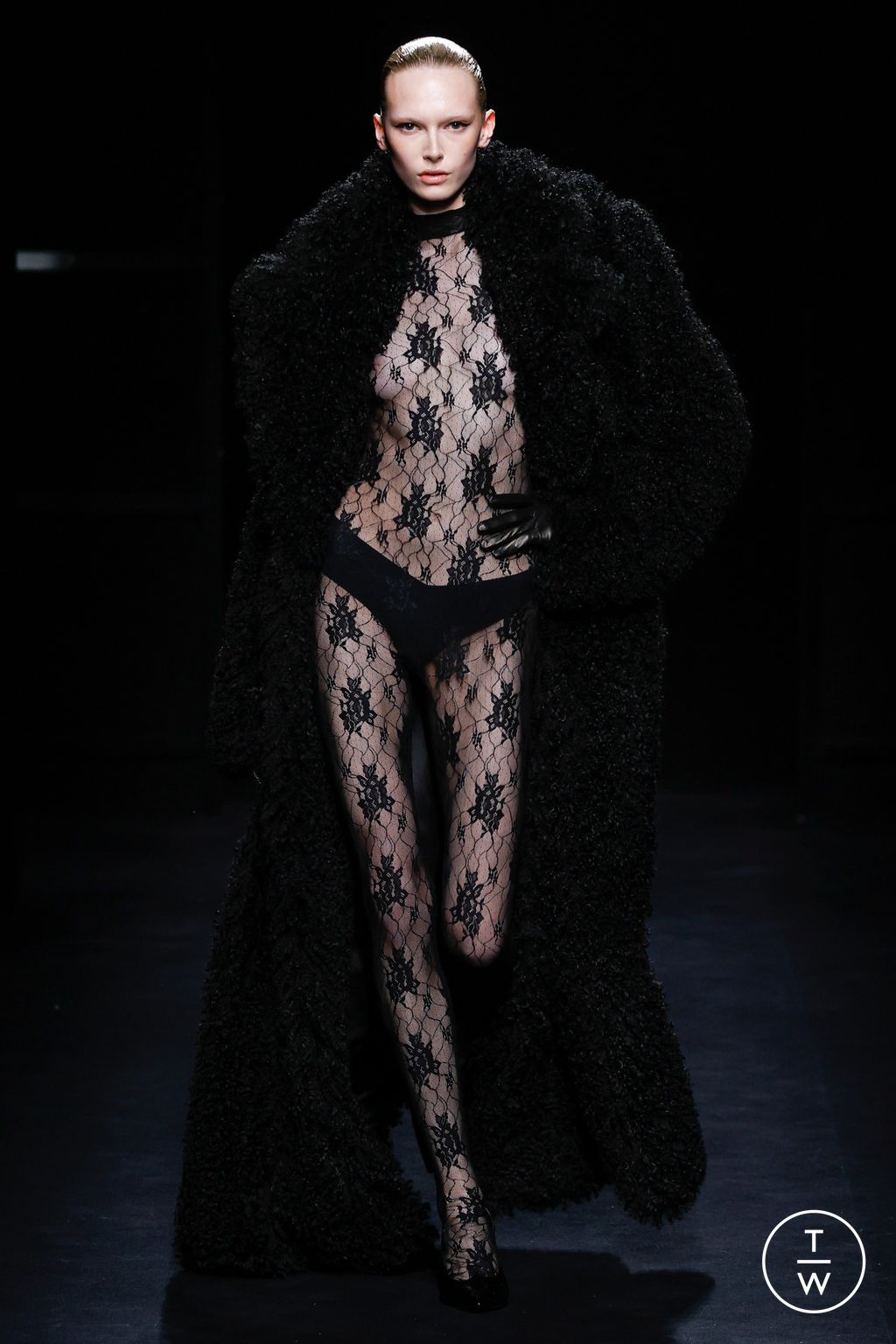 Fashion Week Paris Fall/Winter 2024 look 32 from the Nina Ricci collection 女装