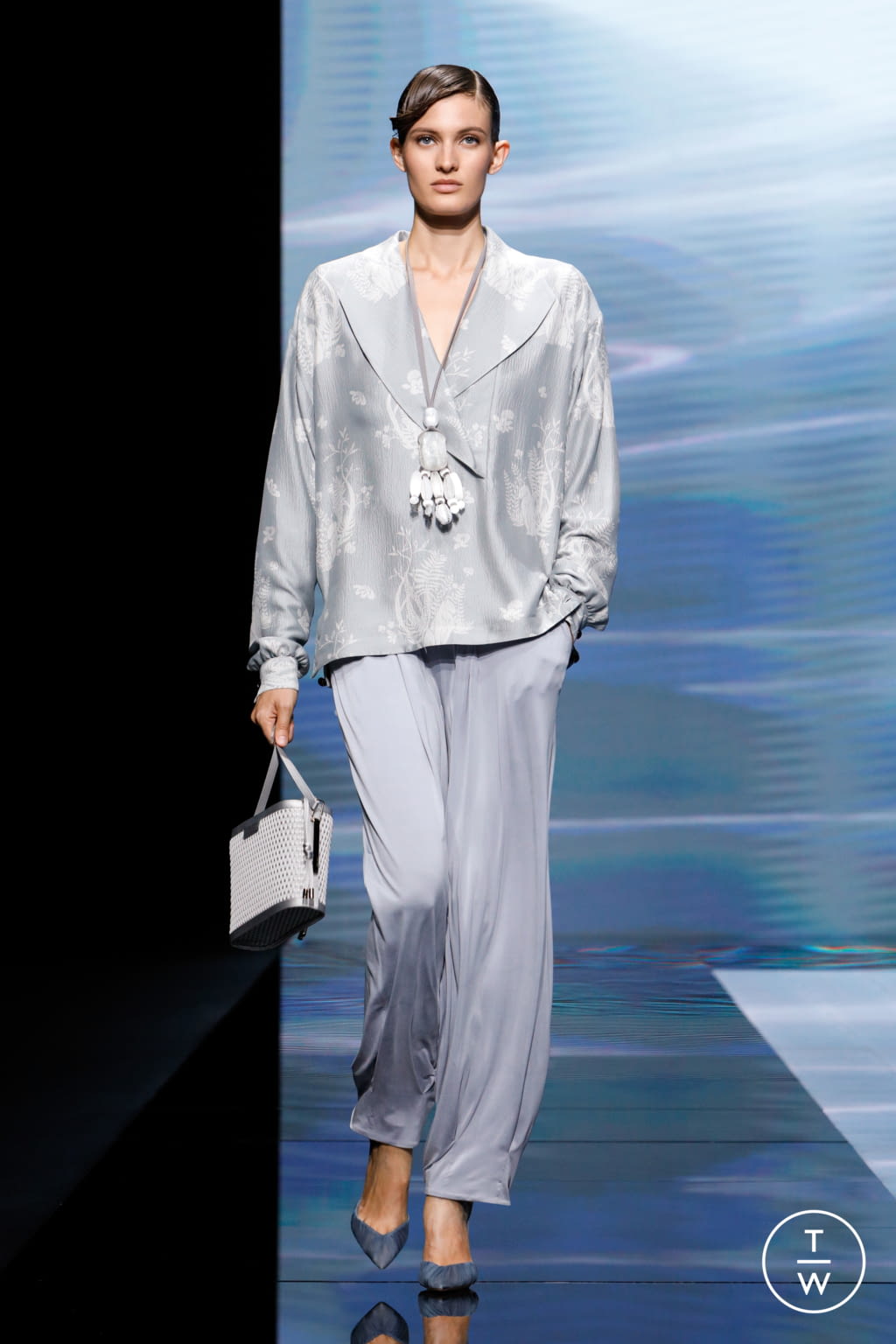 Fashion Week Milan Spring/Summer 2021 look 32 from the Giorgio Armani collection womenswear