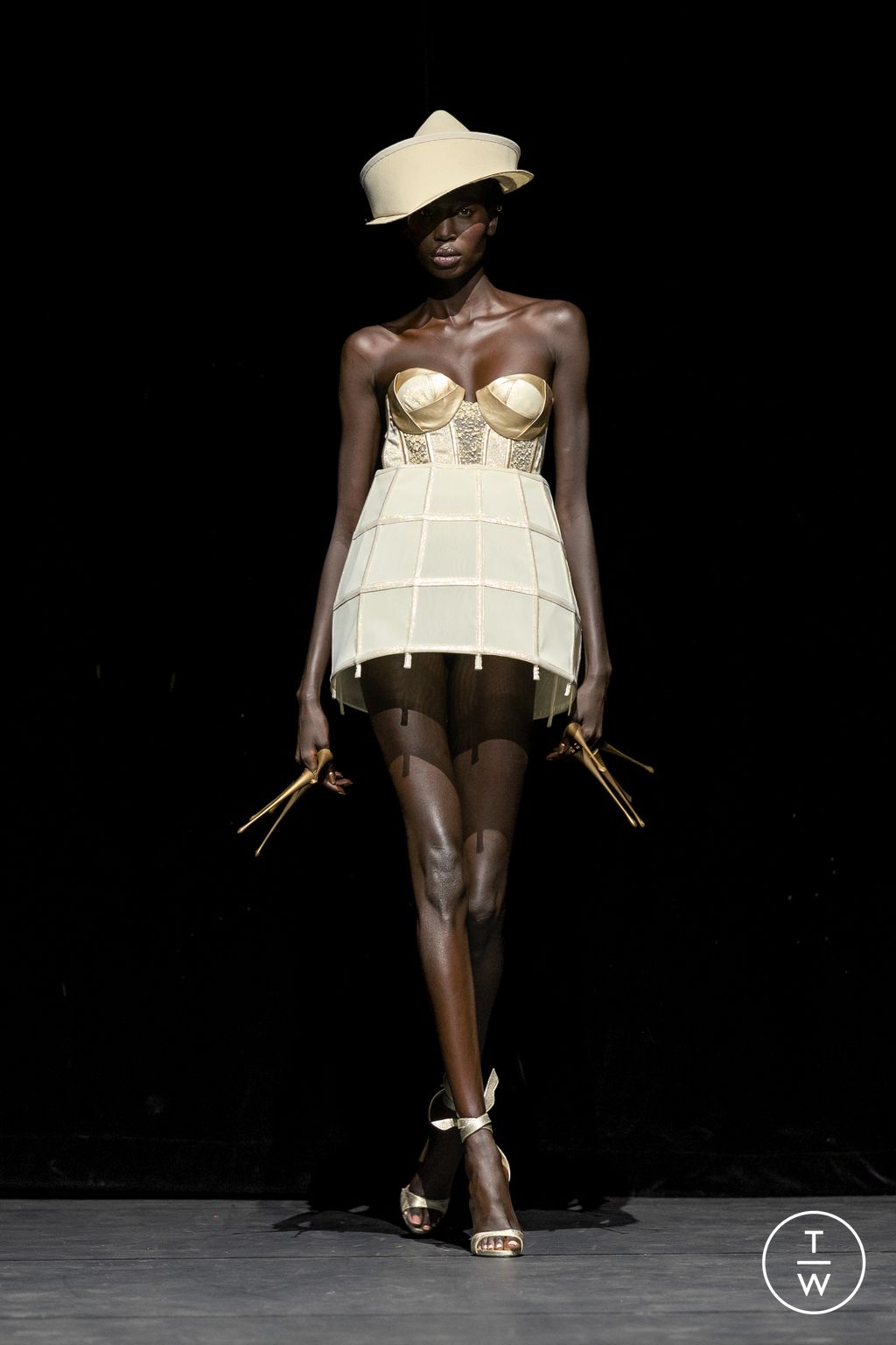 Fashion Week Paris Fall/Winter 2025 look 32 from the Ronald Van Der Kemp collection couture