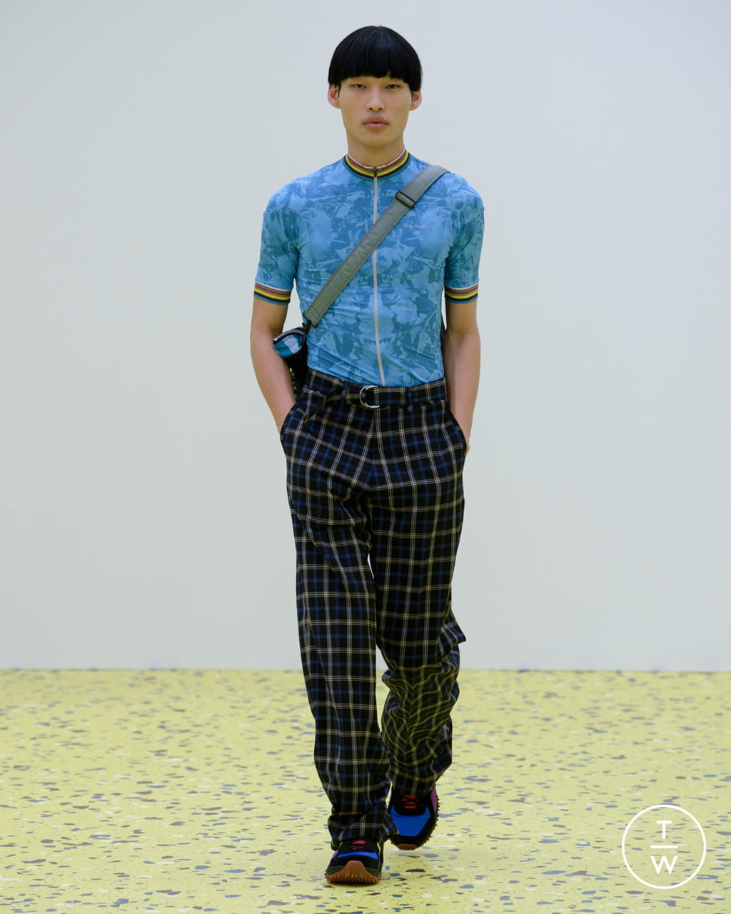Fashion Week Paris Spring/Summer 2022 look 32 from the Paul Smith collection 男装