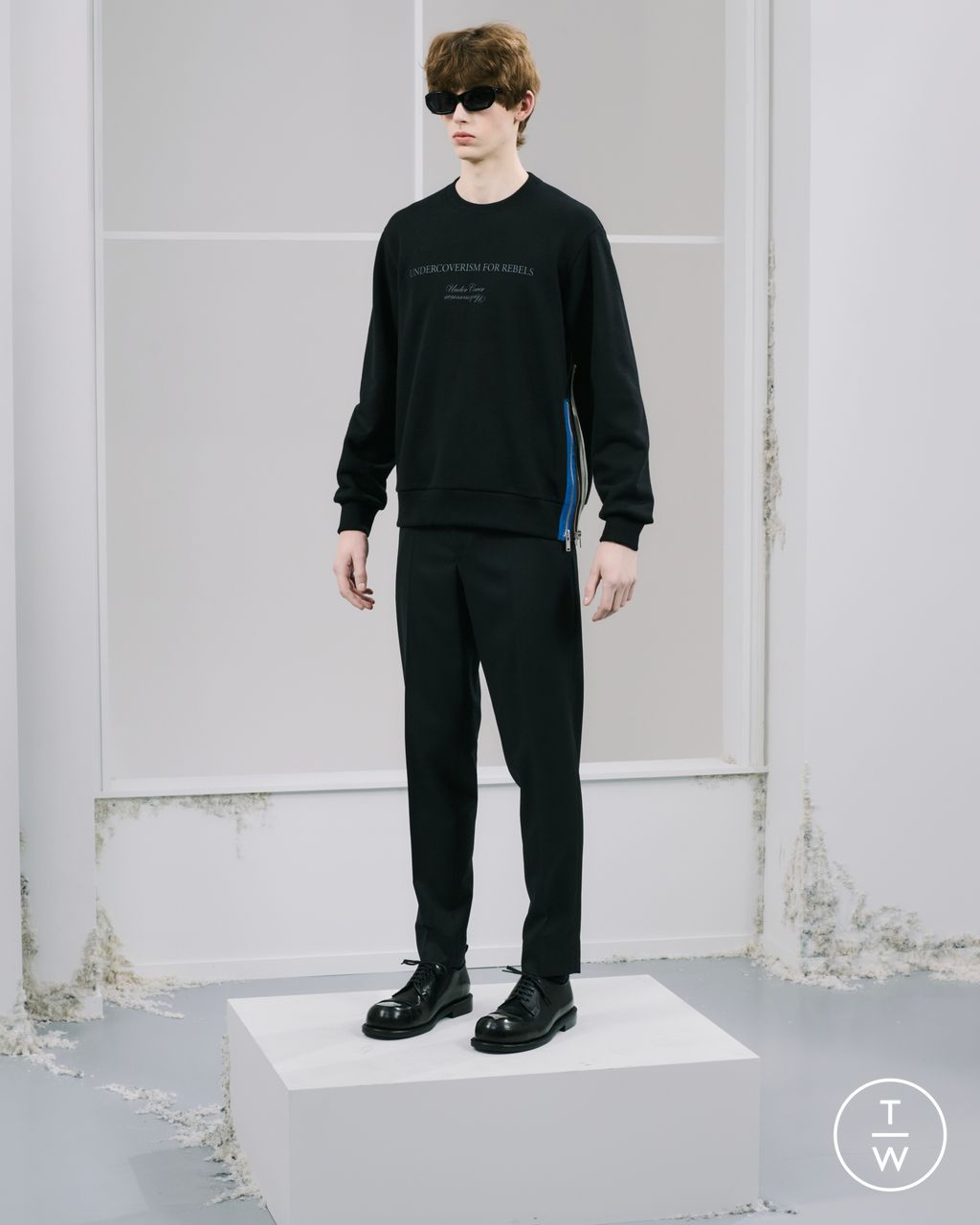 Fashion Week Paris Pre-Fall 2026 look 32 from the Undercover collection 男装