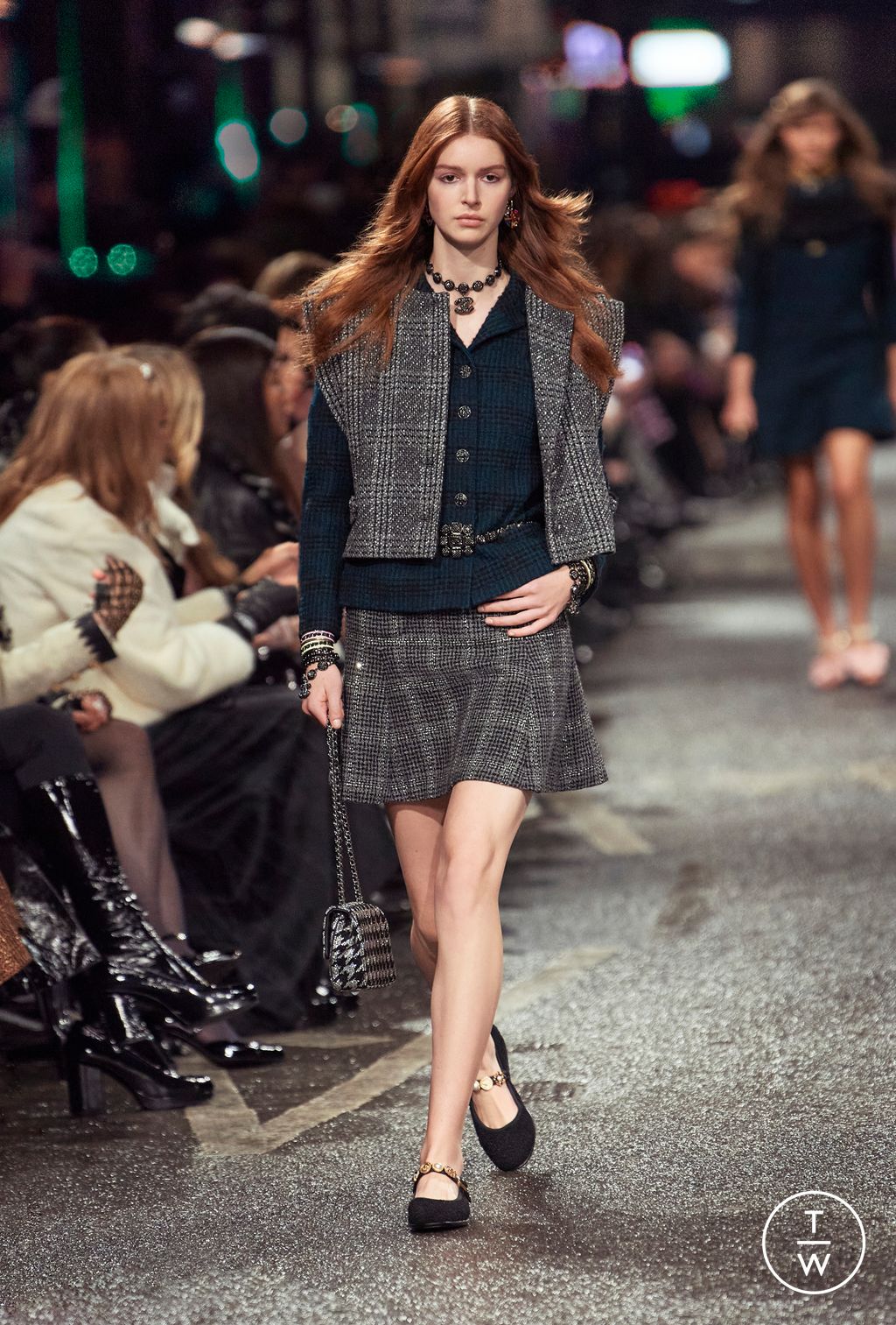 Fashion Week Paris Pre-Fall 2024 look 32 from the Chanel collection 女装