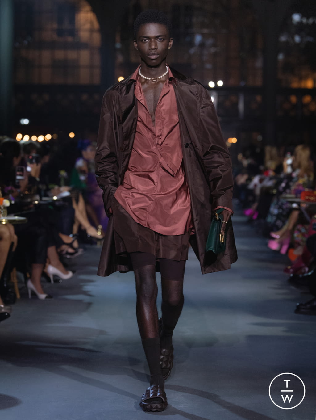 Fashion Week Paris Spring/Summer 2022 look 32 from the Valentino collection womenswear