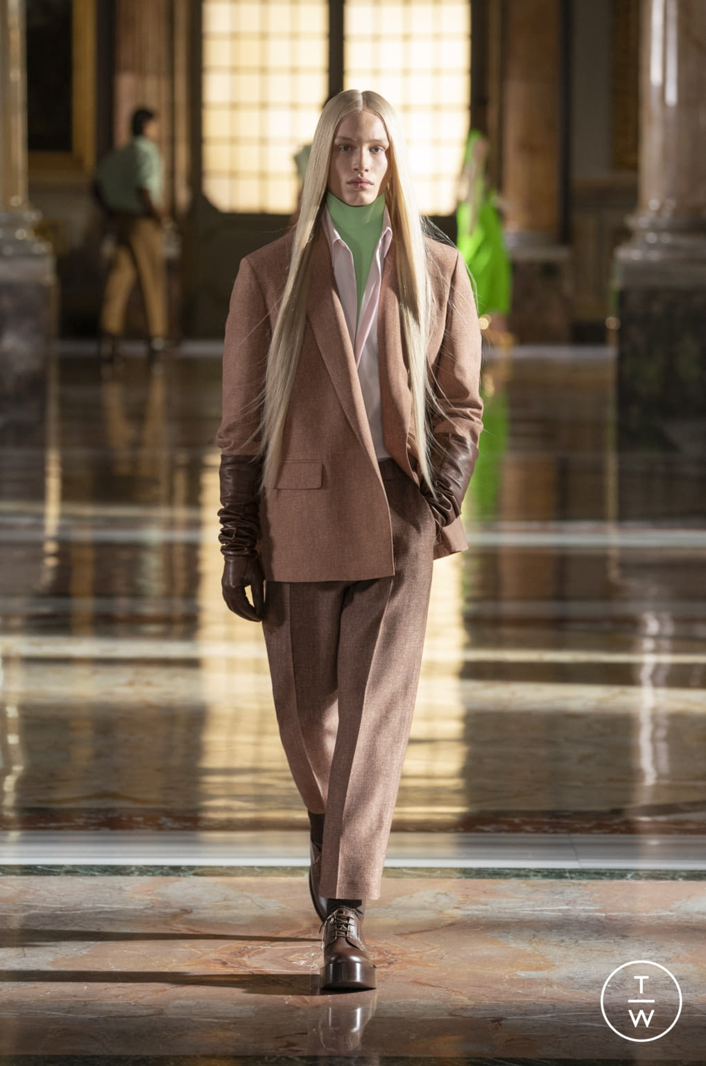 Fashion Week Paris Spring/Summer 2021 look 32 from the Valentino collection couture