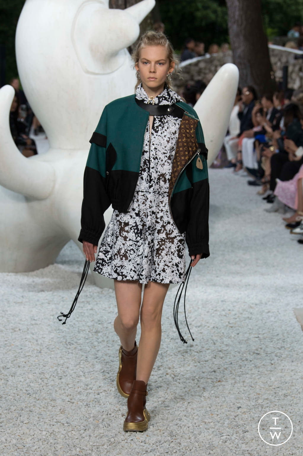 Fashion Week Paris Resort 2019 look 32 from the Louis Vuitton collection womenswear