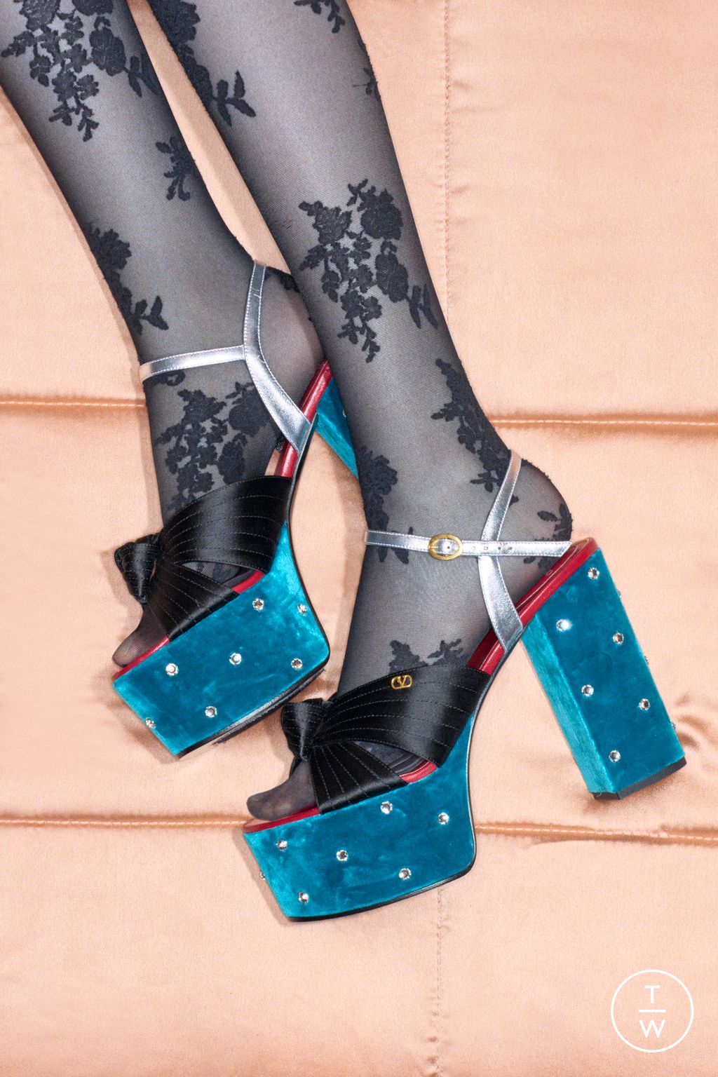 Fashion Week Paris Resort 2026 look 25 from the Valentino collection womenswear accessories