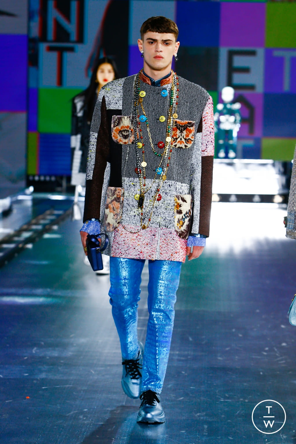 Fashion Week Milan Fall/Winter 2021 look 39 from the Dolce & Gabbana collection womenswear