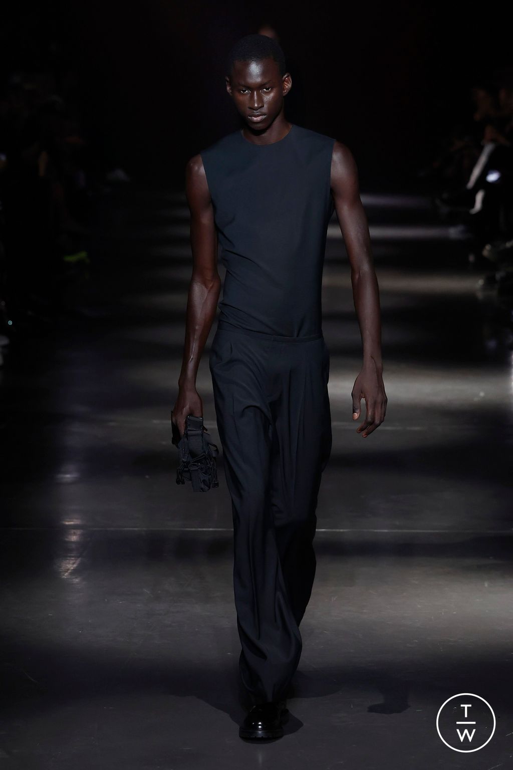Fashion Week Paris Spring-Summer 2025 look 10 de la collection 032c menswear