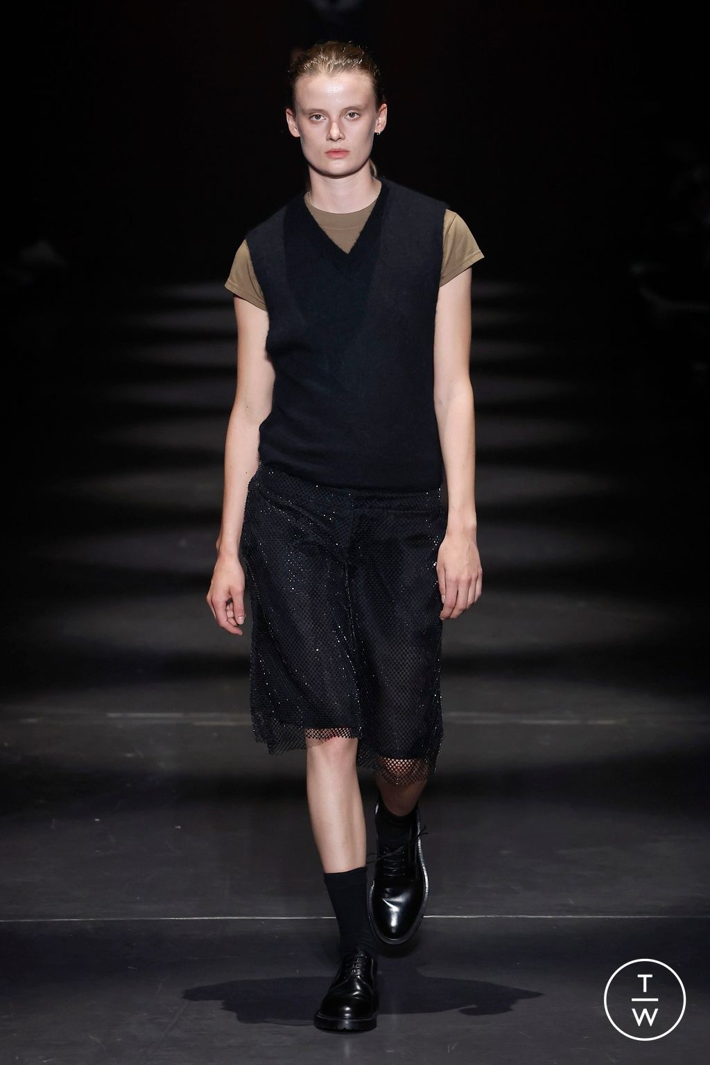 Fashion Week Paris Spring-Summer 2025 look 33 from the 032c collection menswear