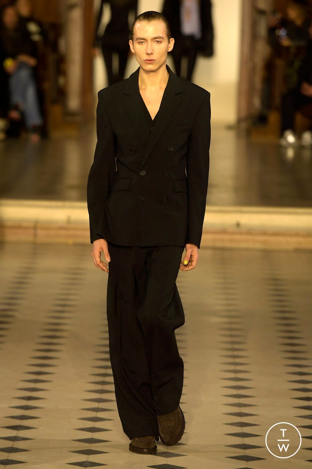 Fashion Week Paris Fall/Winter 2024 look 4 from the 032c collection 男装