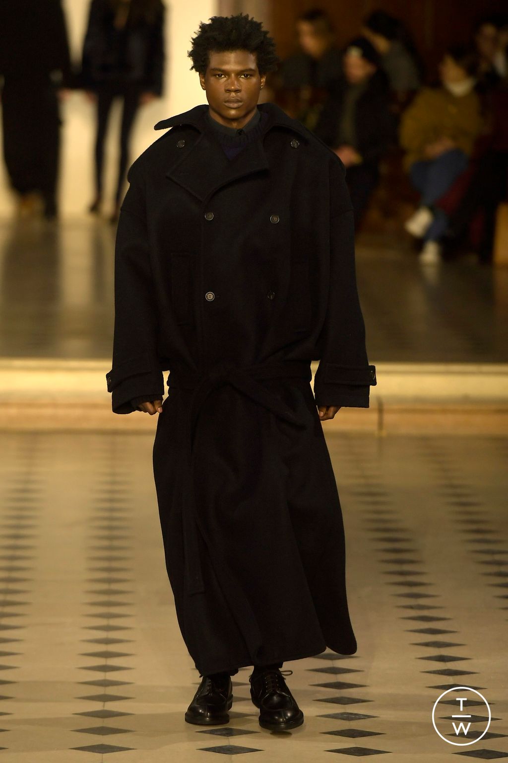 Fashion Week Paris Fall/Winter 2024 look 6 de la collection 032c menswear
