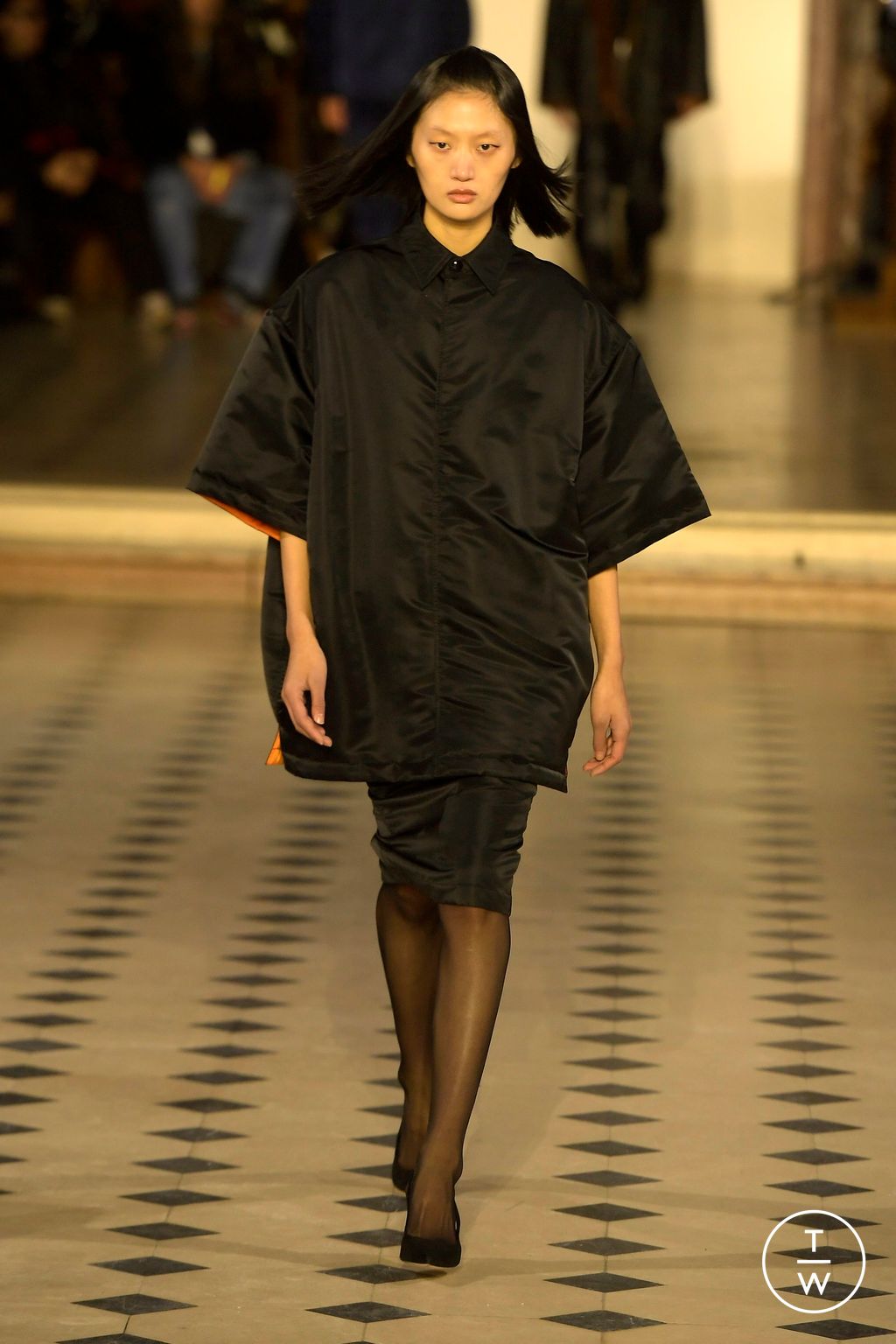 Fashion Week Paris Fall/Winter 2024 look 13 de la collection 032c menswear
