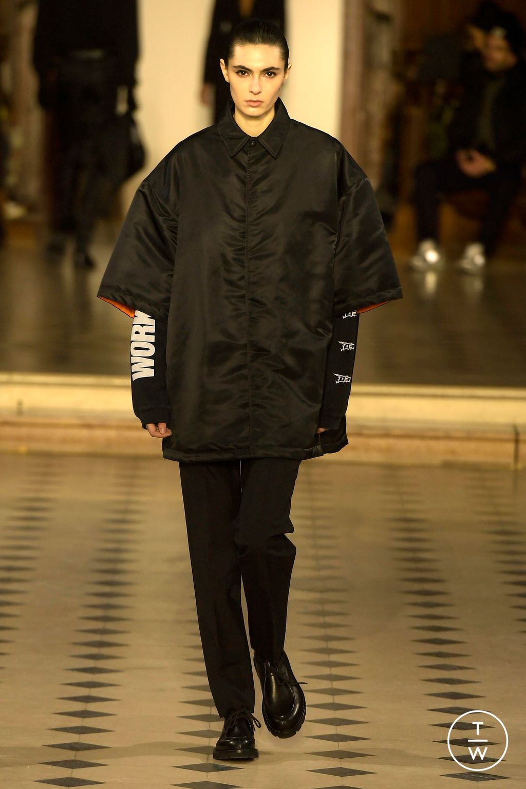 Fashion Week Paris Fall/Winter 2024 look 15 de la collection 032c menswear