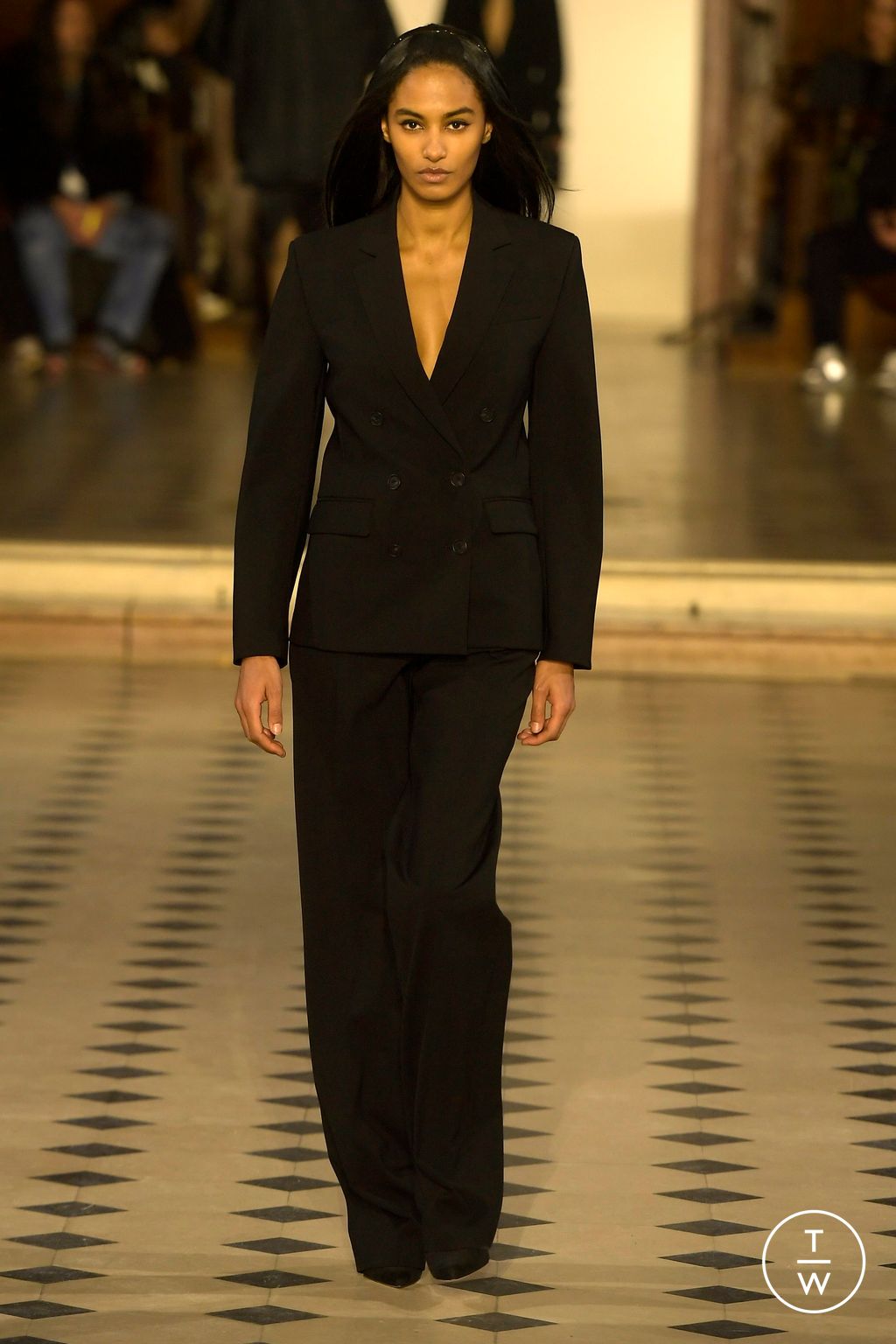 Fashion Week Paris Fall/Winter 2024 look 16 de la collection 032c menswear