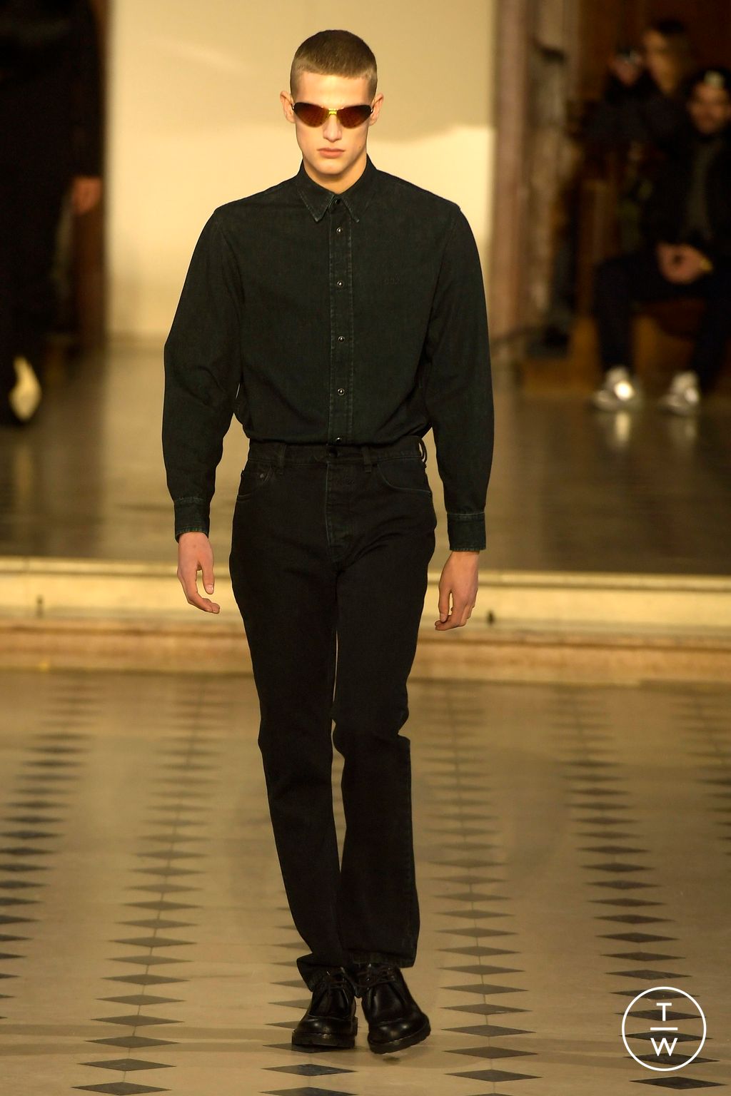 Fashion Week Paris Fall/Winter 2024 look 19 from the 032c collection 男装
