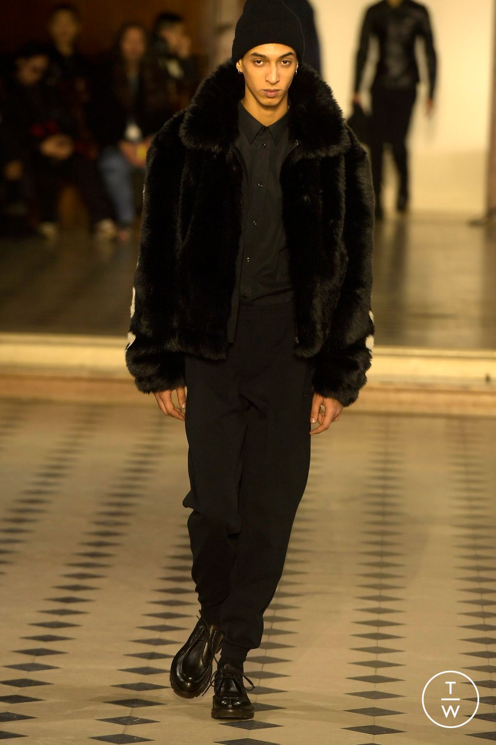 Fashion Week Paris Fall/Winter 2024 look 23 de la collection 032c menswear