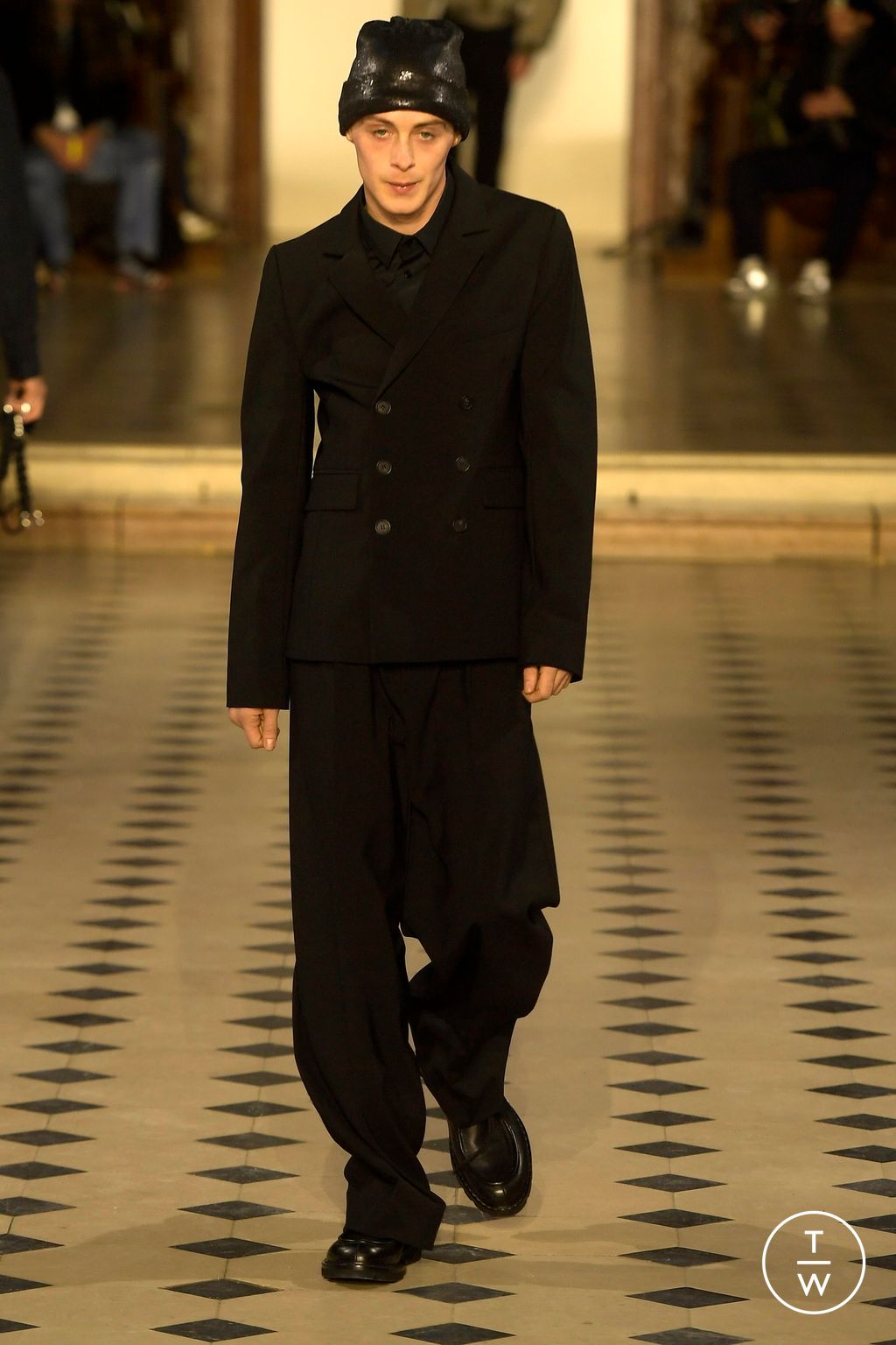 Fashion Week Paris Fall/Winter 2024 look 27 from the 032c collection 男装