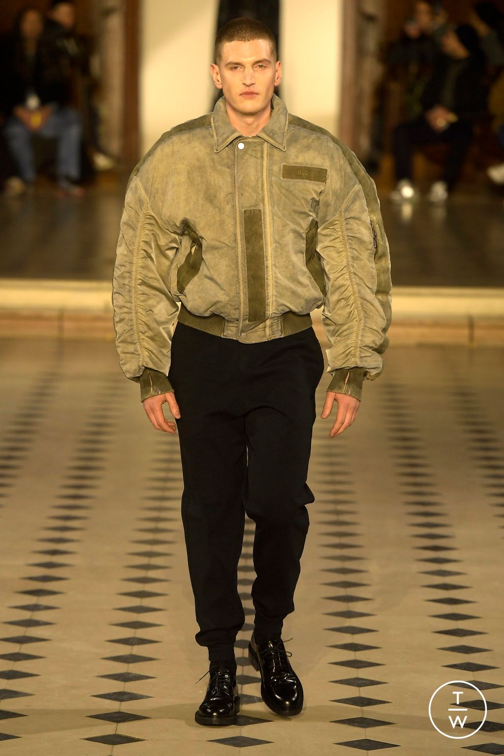 Fashion Week Paris Fall/Winter 2024 look 28 from the 032c collection 男装
