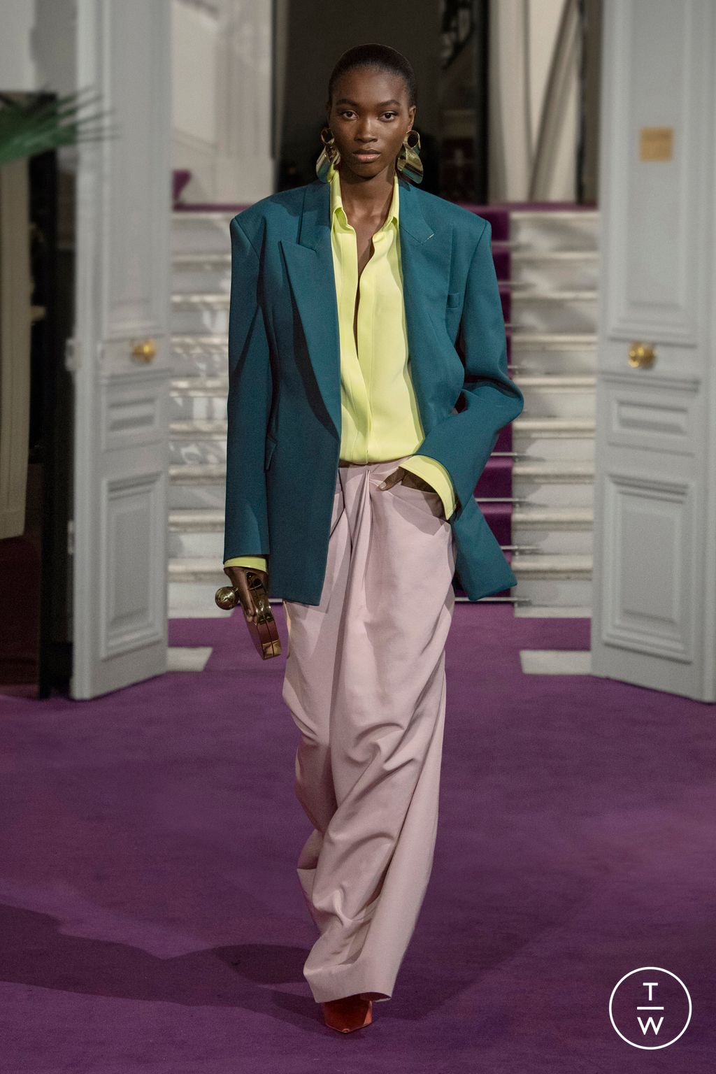 Fashion Week Paris Spring/Summer 2024 look 32 from the Valentino collection couture