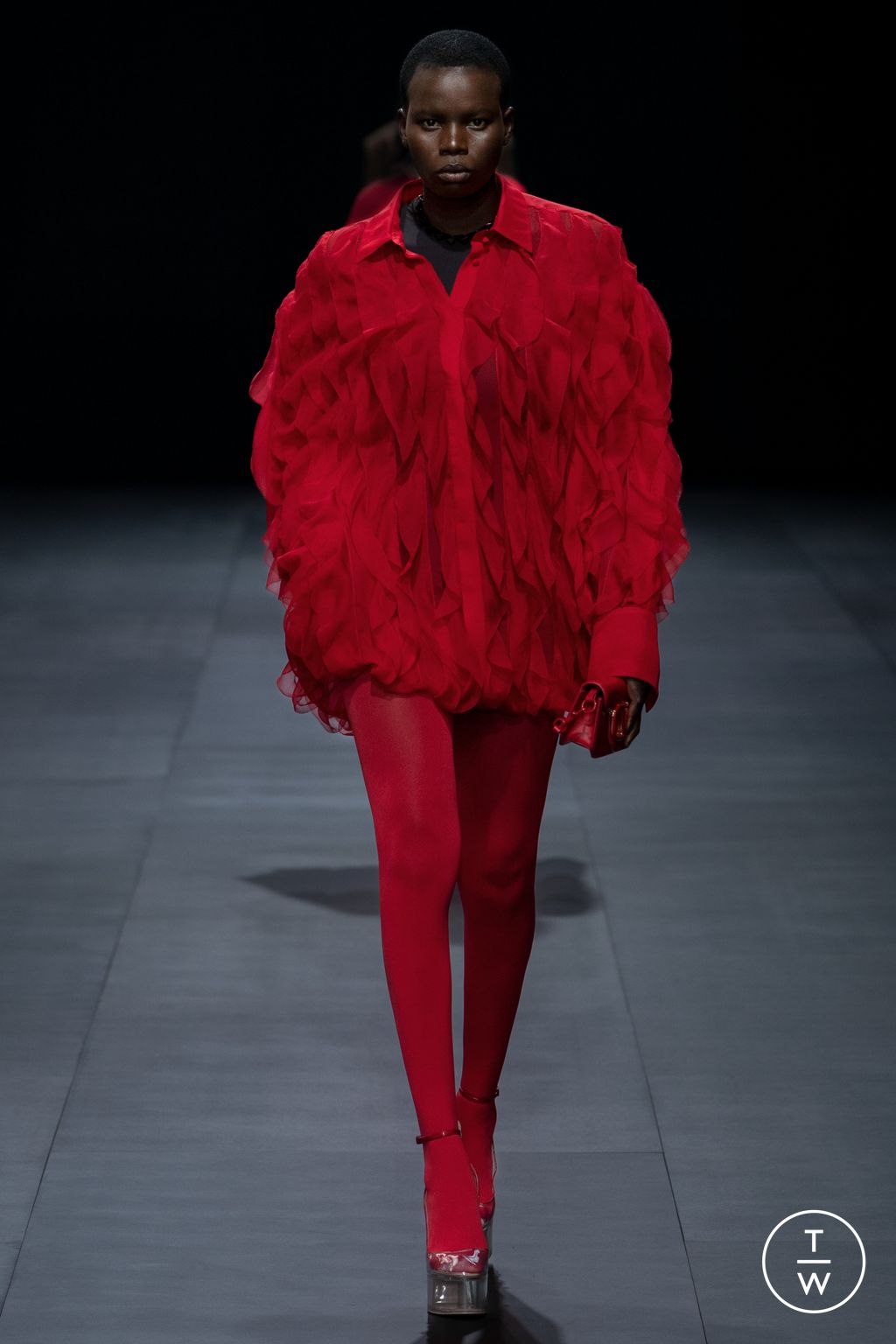 Fashion Week Paris Spring/Summer 2023 look 32 from the Valentino collection womenswear
