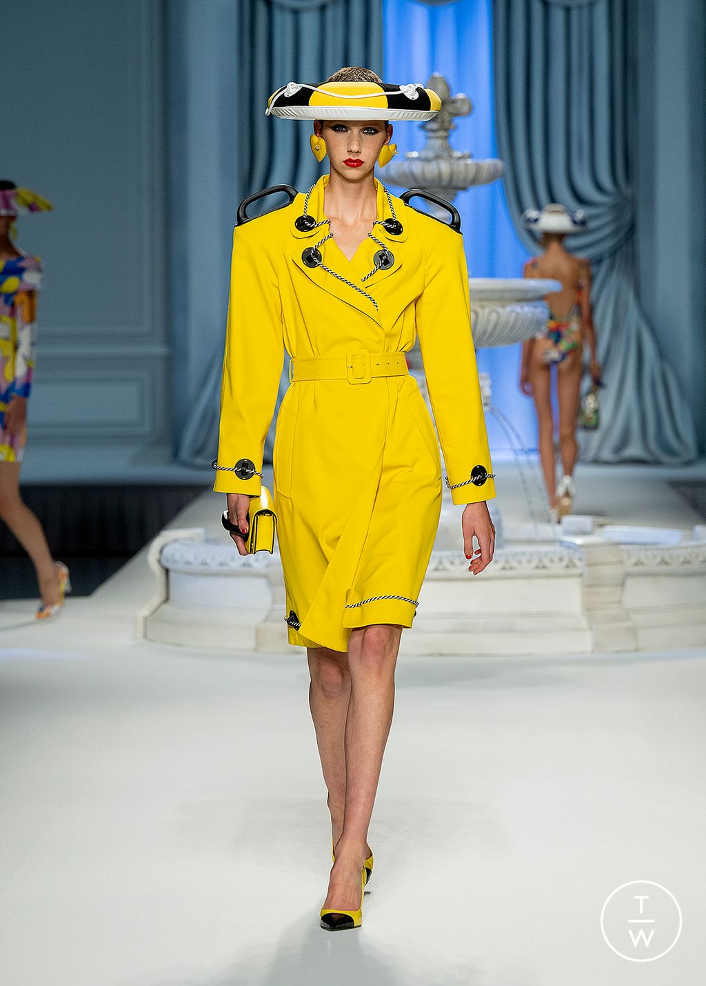 Fashion Week Milan Spring/Summer 2023 look 33 from the Moschino collection womenswear