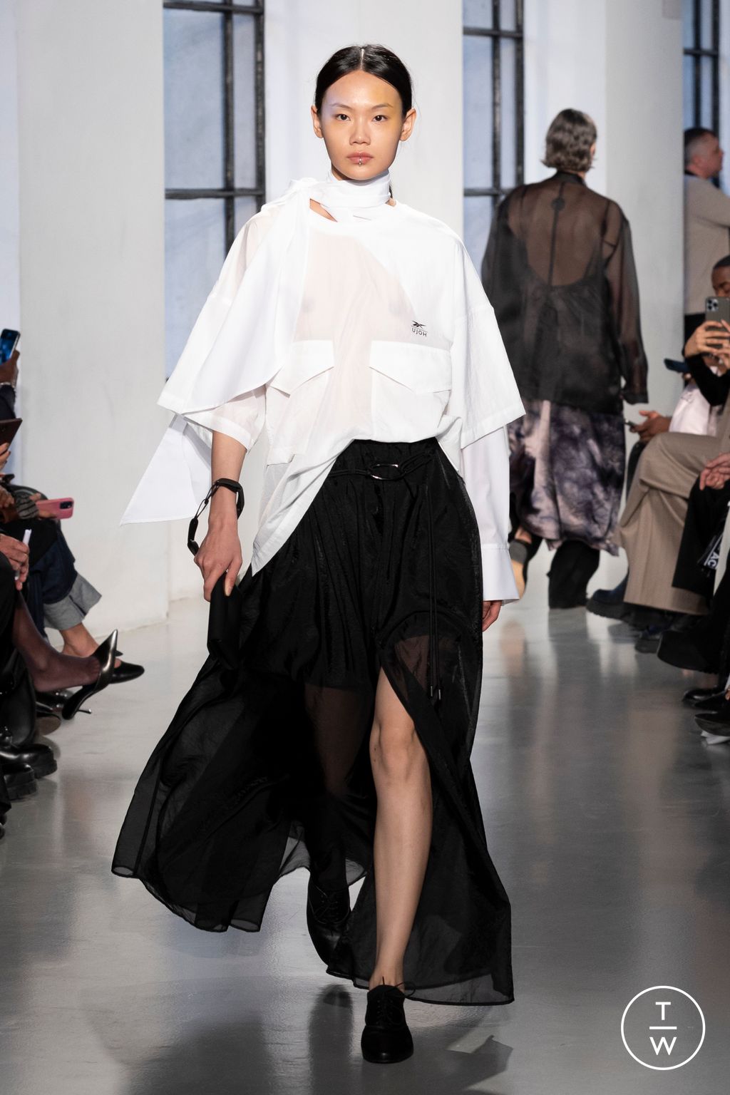Fashion Week Paris Spring/Summer 2025 look 33 from the Ujoh collection womenswear