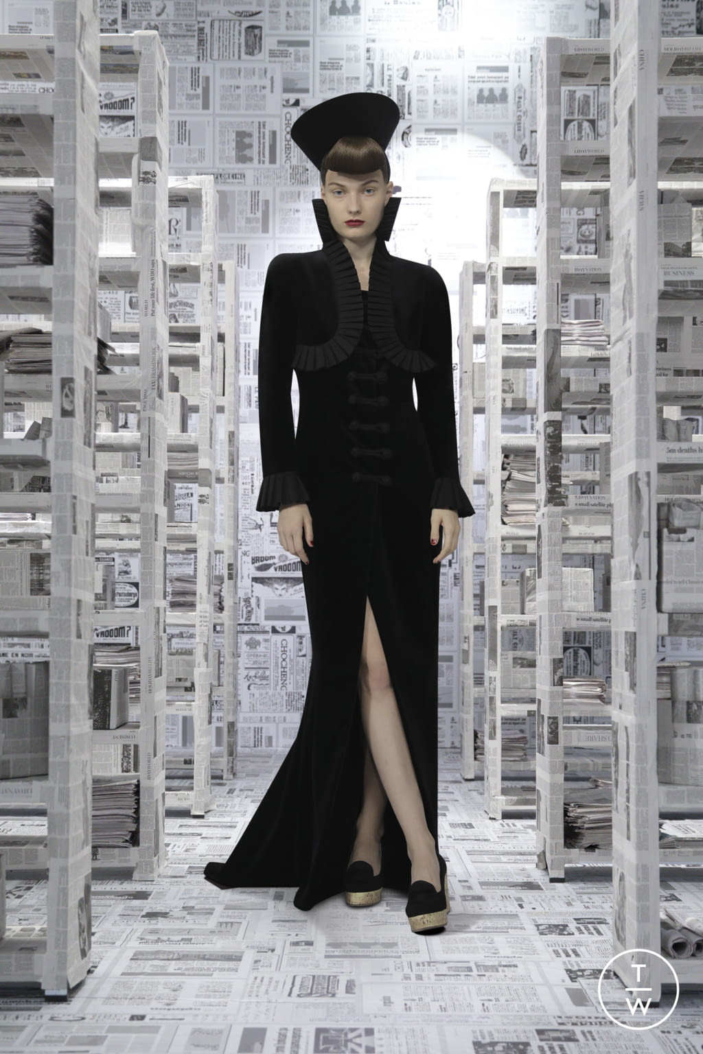 Fashion Week New York Fall/Winter 2022 look 33 from the Chocheng collection womenswear