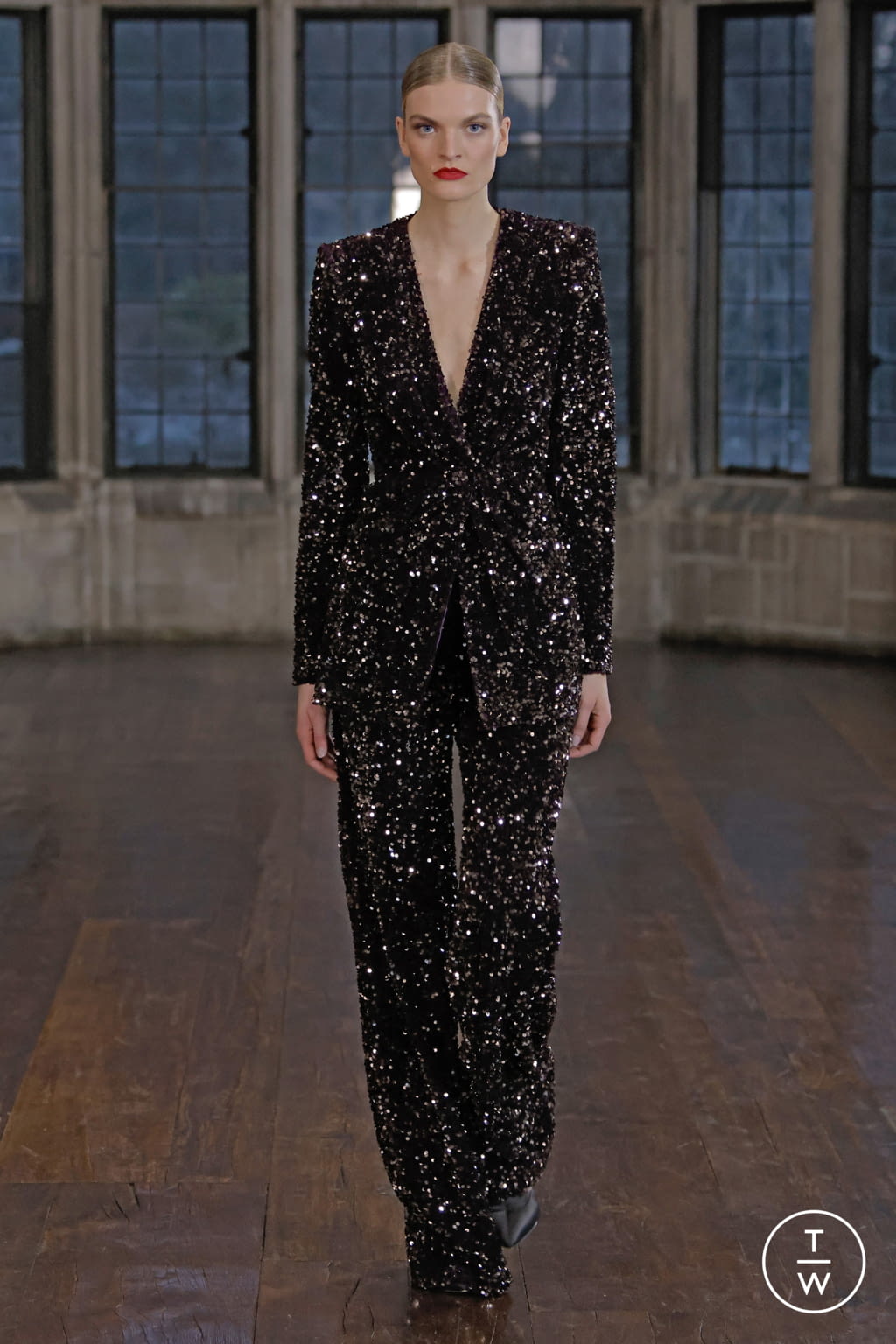 Fashion Week New York Fall/Winter 2022 look 33 from the Badgley Mischka collection womenswear