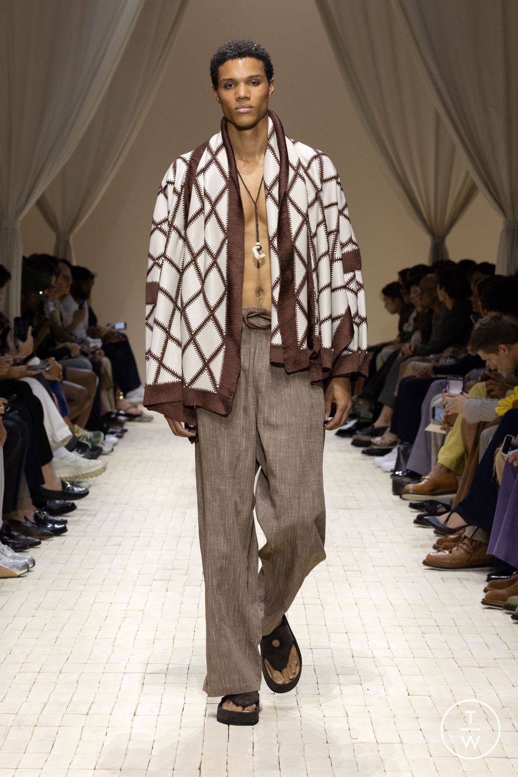 Fashion Week Milan Spring/Summer 2026 look 33 de la collection Emporio Armani menswear