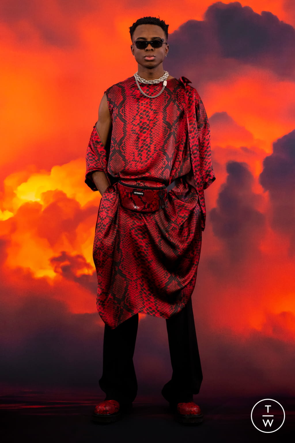 Fashion Week Paris Fall/Winter 2021 look 33 from the VETEMENTS collection menswear