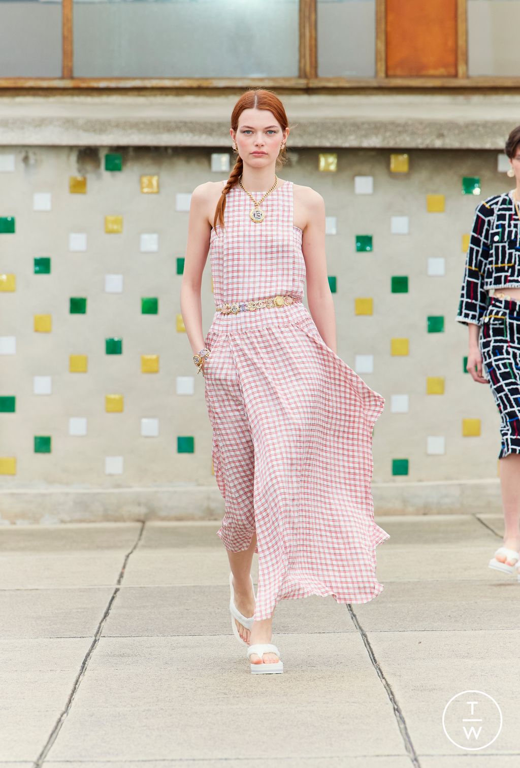 Fashion Week Paris Resort 2025 look 33 from the Chanel collection 女装