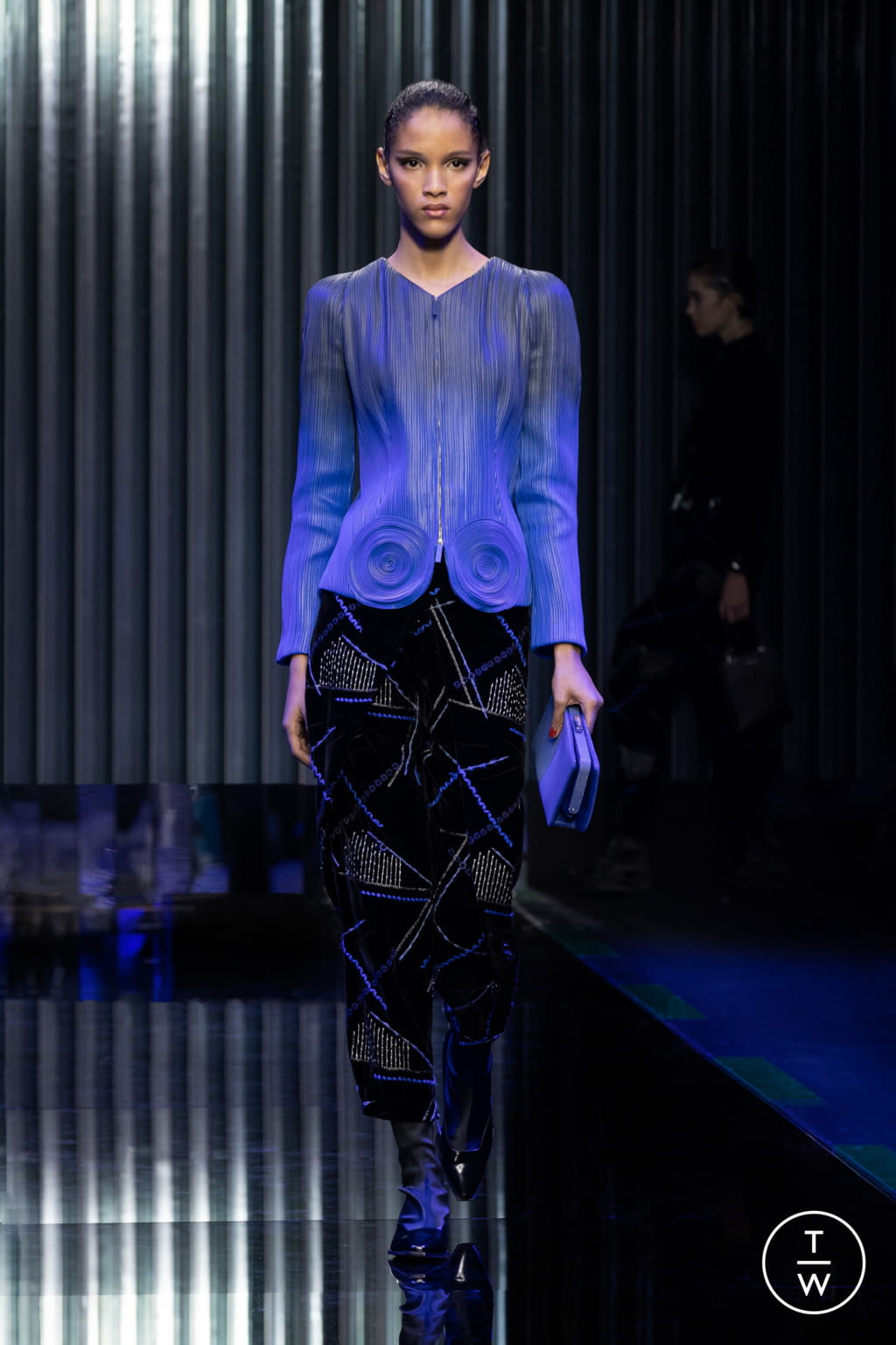 Fashion Week Milan Fall/Winter 2022 look 33 from the Giorgio Armani collection womenswear